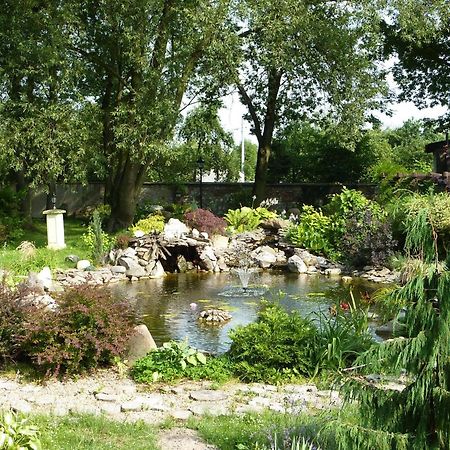 Palac Nieznanice Zabytek Goscinny Ze Spa Luaran gambar