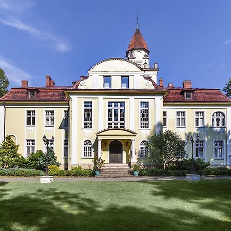 Palac Nieznanice Zabytek Goscinny Ze Spa Luaran gambar
