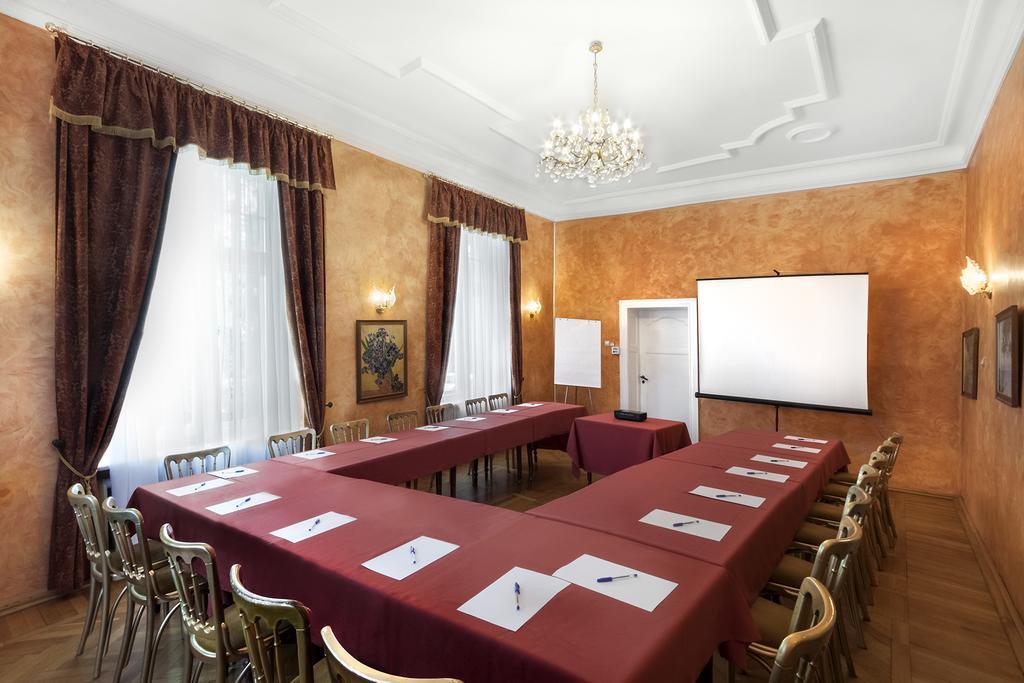 Palac Nieznanice Zabytek Goscinny Ze Spa Luaran gambar