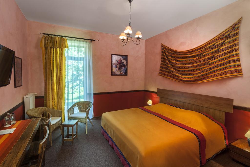 Palac Nieznanice Zabytek Goscinny Ze Spa Bilik gambar