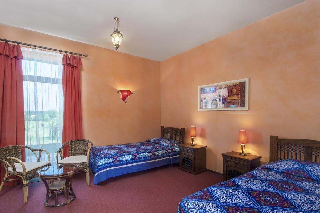 Palac Nieznanice Zabytek Goscinny Ze Spa Bilik gambar
