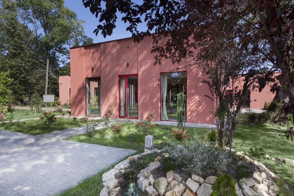 Palac Nieznanice Zabytek Goscinny Ze Spa Luaran gambar