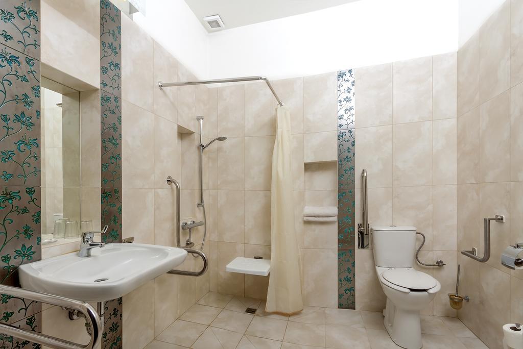 Palac Nieznanice Zabytek Goscinny Ze Spa Bilik gambar