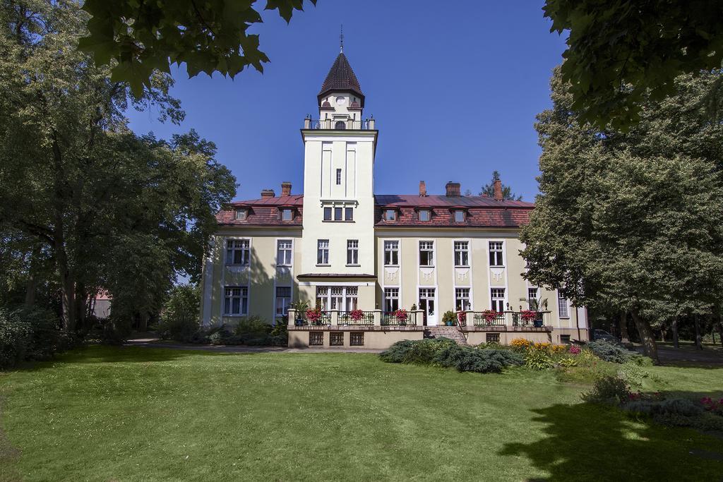 Palac Nieznanice Zabytek Goscinny Ze Spa Luaran gambar