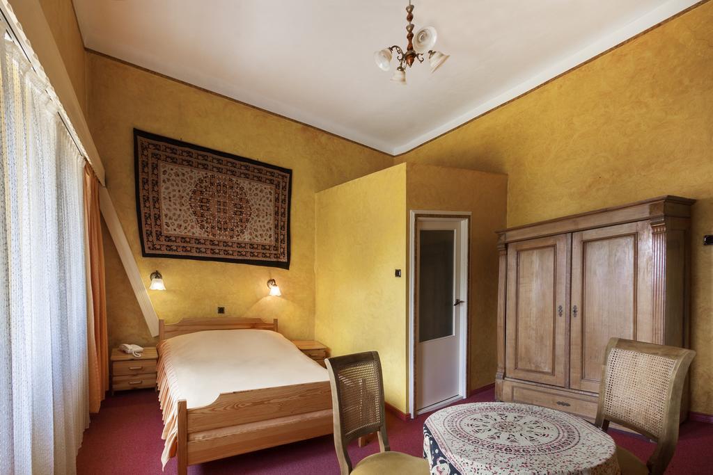 Palac Nieznanice Zabytek Goscinny Ze Spa Luaran gambar