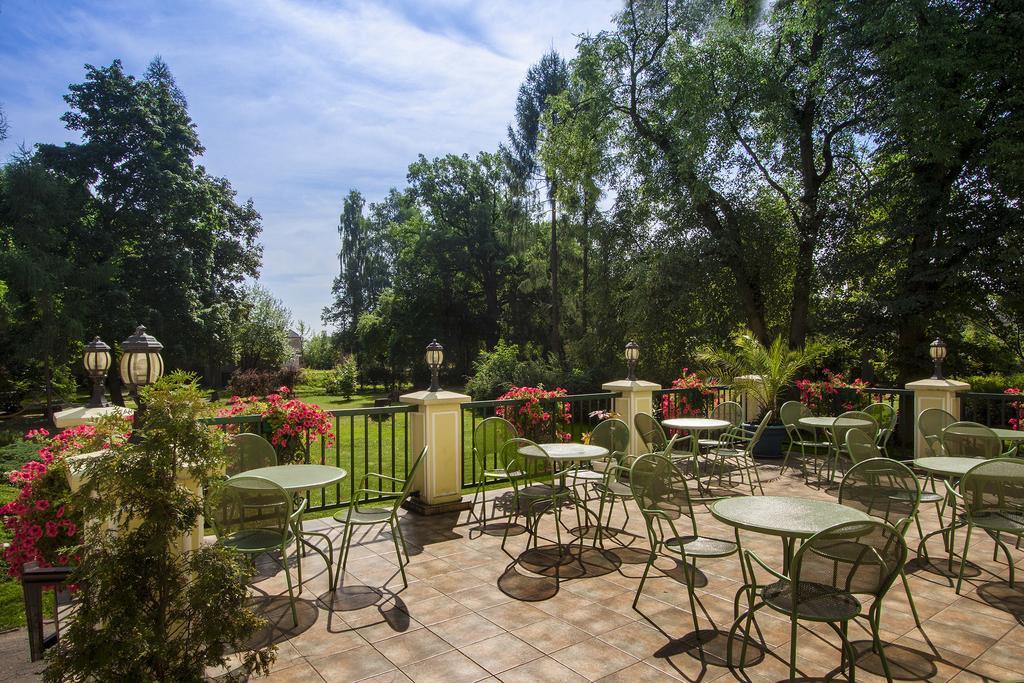 Palac Nieznanice Zabytek Goscinny Ze Spa Luaran gambar