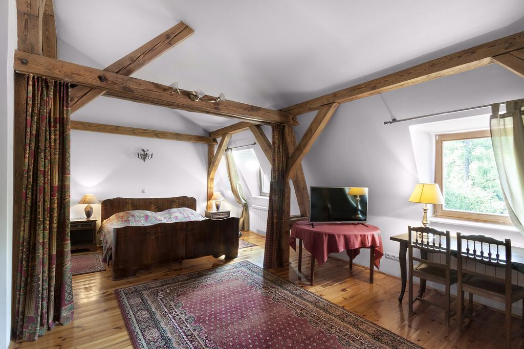 Palac Nieznanice Zabytek Goscinny Ze Spa Bilik gambar