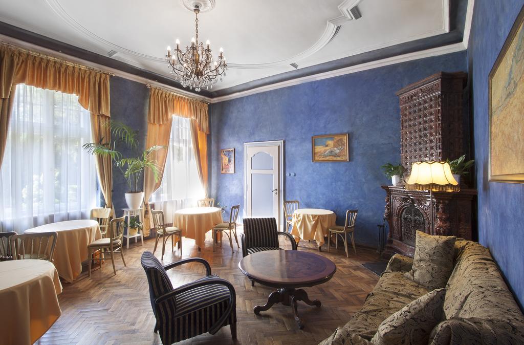 Palac Nieznanice Zabytek Goscinny Ze Spa Luaran gambar