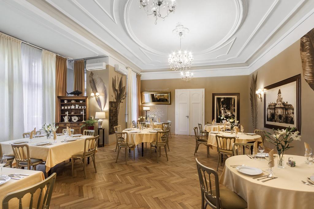 Palac Nieznanice Zabytek Goscinny Ze Spa Luaran gambar