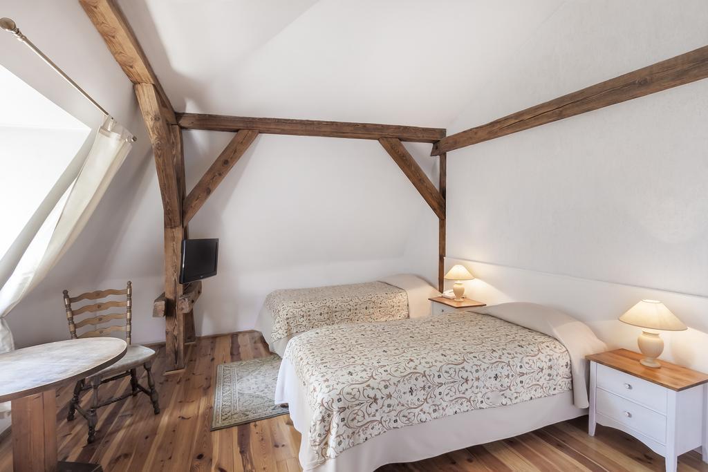 Palac Nieznanice Zabytek Goscinny Ze Spa Bilik gambar