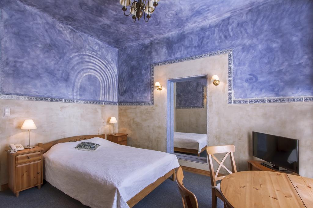 Palac Nieznanice Zabytek Goscinny Ze Spa Bilik gambar